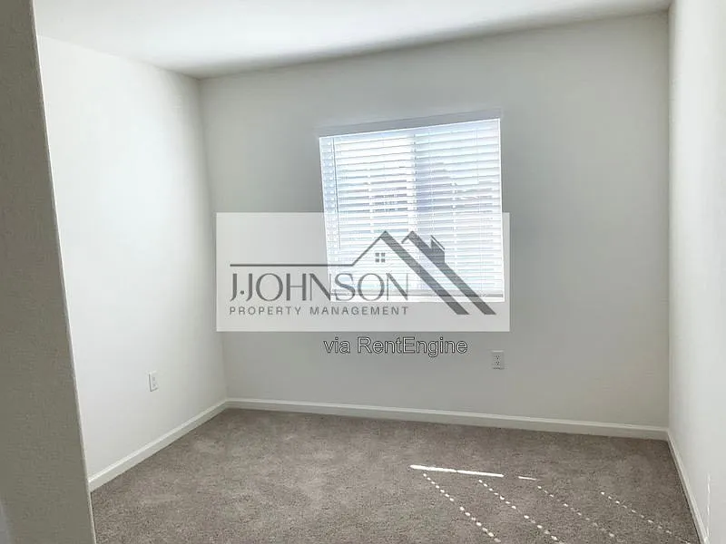 5 bed, 3.0 bath, 2537 sqft, $3,200 — Photo 4