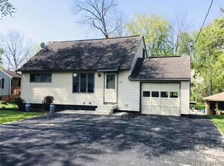 118 Savaria Dr, Syracuse, NY 13209