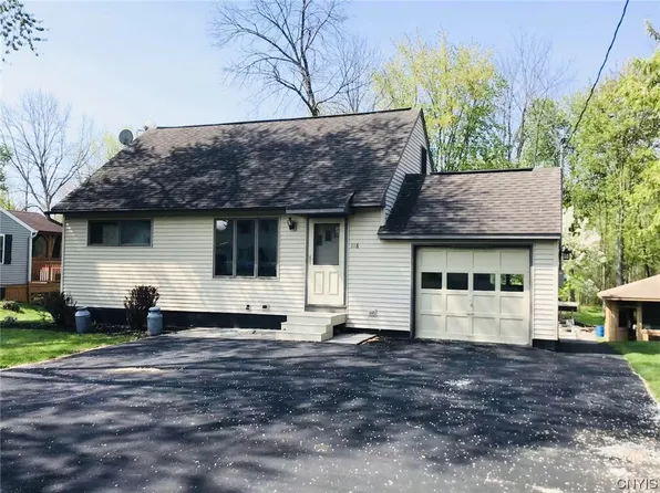118 Savaria Dr, Syracuse, NY 13209