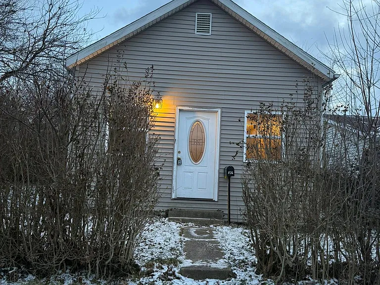 836 Vine St — Photo 1
