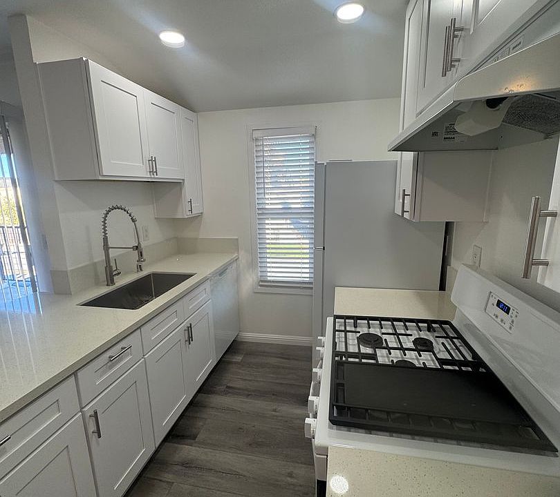 1st image of 16861 Green Ln APT 2