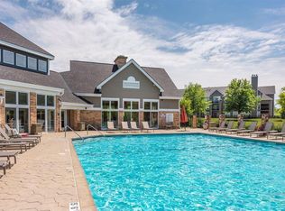 6048 Chasewood Pkwy APT 2, Minnetonka, MN 55343