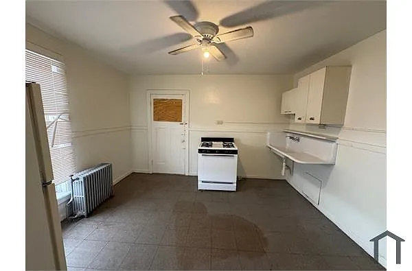 Building Photo - 7427 S Broadway #B