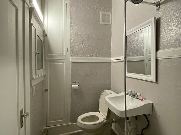 5th image of 5800 15th Ave NE APT 2