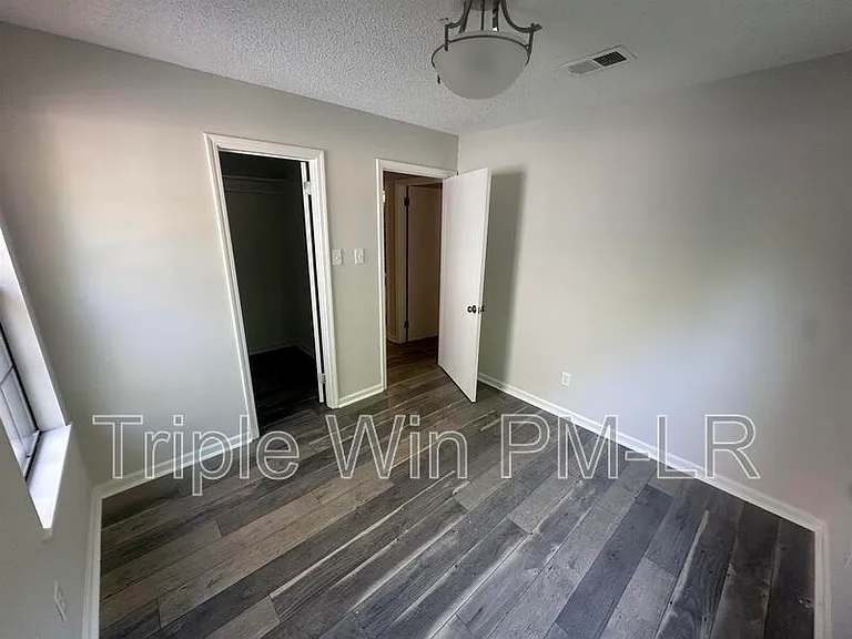 5900 Foxboro Dr — Photo 12