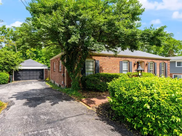 8111 Springlake Dr, Barbourmeade, KY 40241