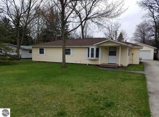 2471 Helen St, Farwell, MI 48622
