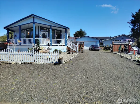 526 Sand Dune Avenue SW, Ocean Shores, WA 98569