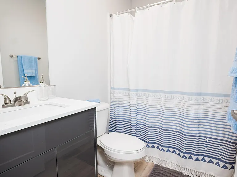 907 W Stoughton St #303 — Photo 15