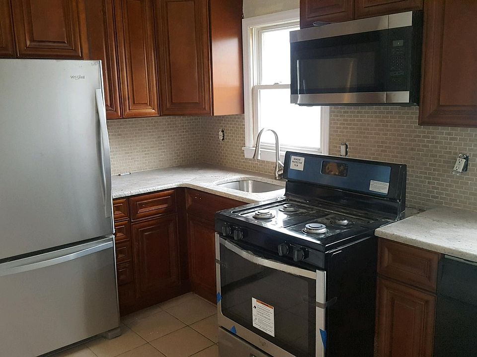 Eat-in Kitchen