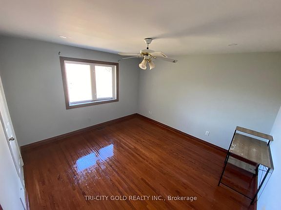 2nd image of 2696 Embleton Rd