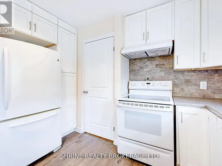 259 Sanders St W — Photo 5