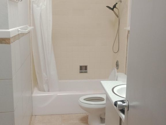 4th image of 101 E Avenue H