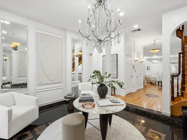 132 E 36th St #1, New York, NY 10016