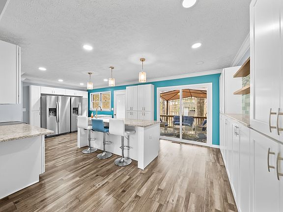 3rd image of 2275 Spruce Loop