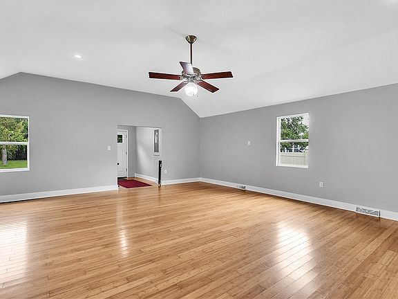 3rd image of 403 Golf Ave