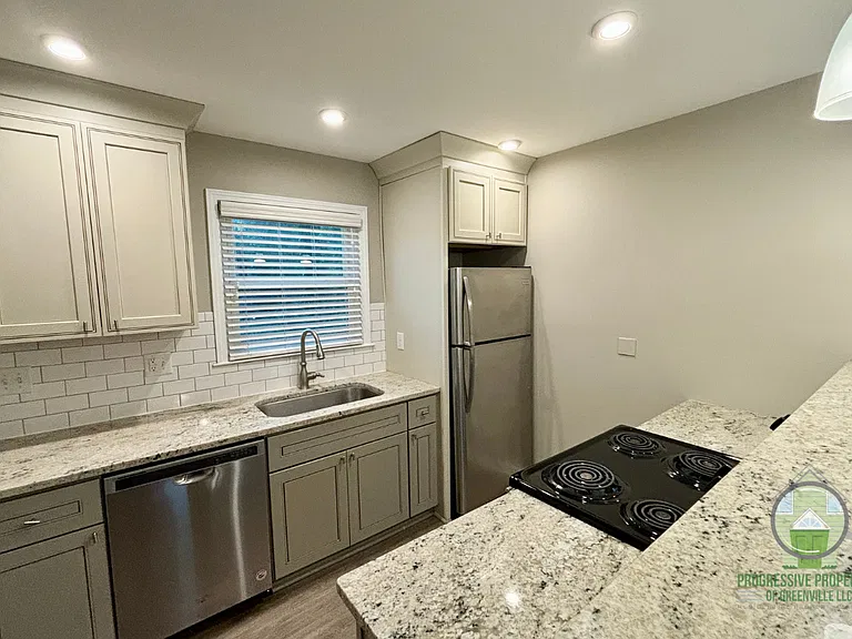 802 Hampton Ave #A — Photo 4