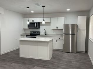 138 Rhode Island St SE #B, Albuquerque, NM 87108