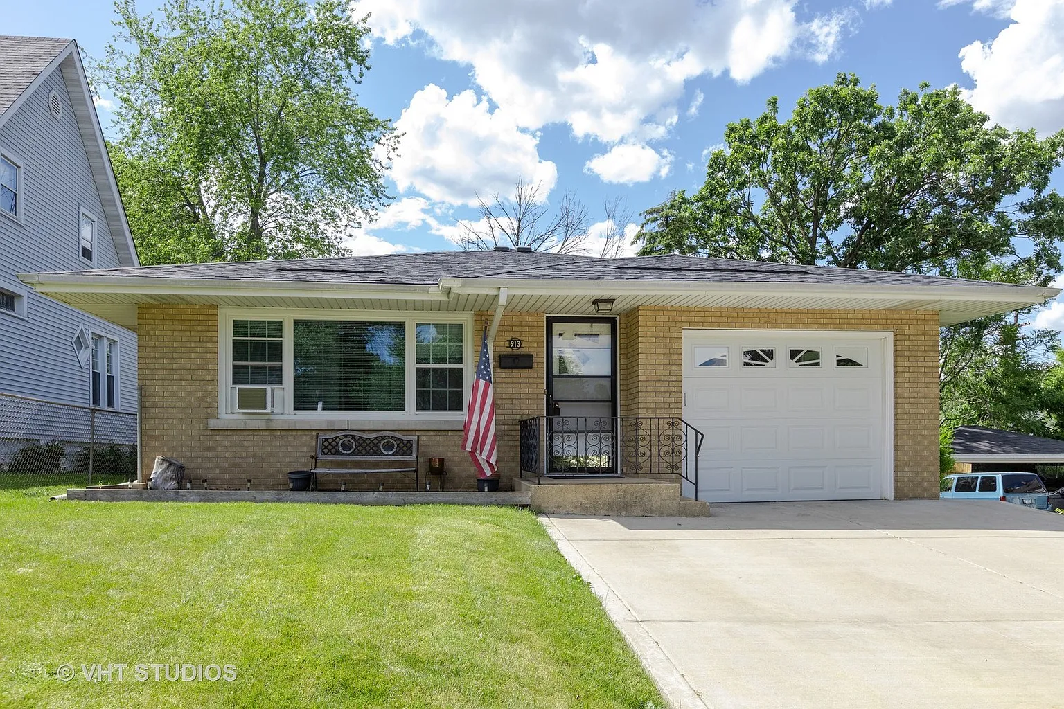 913 W Park Ave photo 1