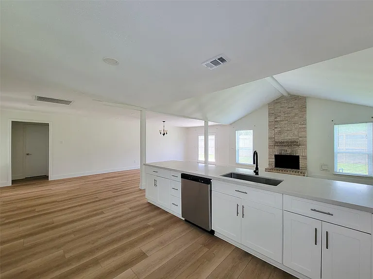 8103 Wind Forest Dr — Photo 6