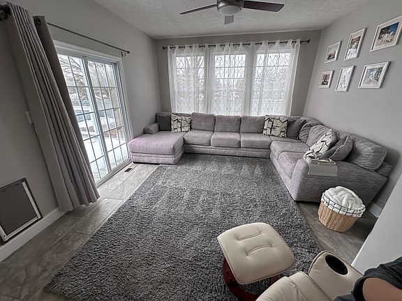 3rd image of 2114 Cassia Dr