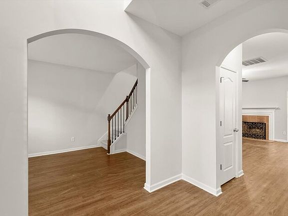 5th image of 2848 Suttonwood Way