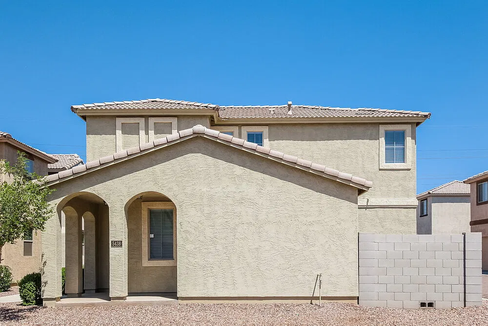 3 bed, 2.5 bath, 1411 sqft, $1,955 — Photo 1