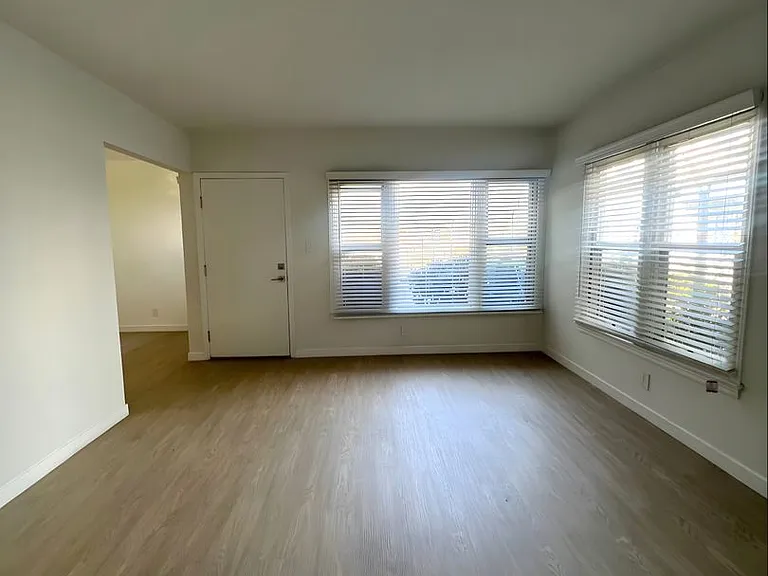 5760 Morley St — Photo 2