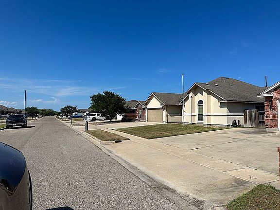 2nd image of 3813 Holland Dr