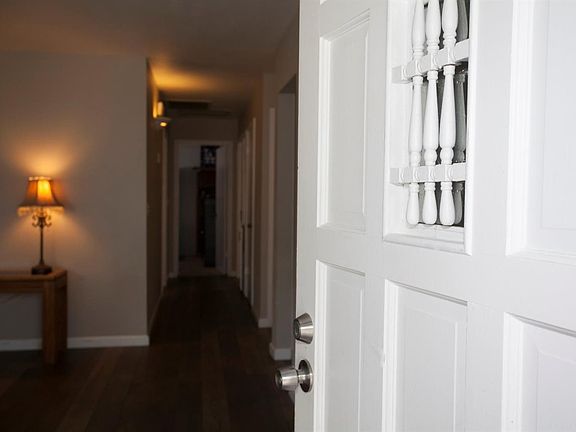 2nd image of 1120 W Malone St
