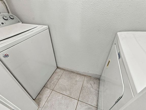 3rd image of 1502 S G St APT 1
