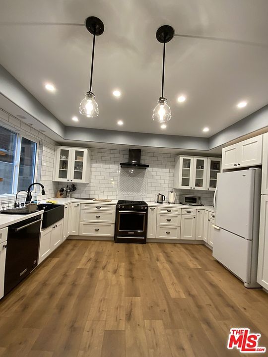 1st image of 13508 Moorpark St APT 2