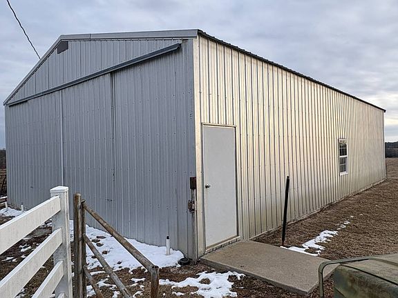3rd image of 32517 E 340th St