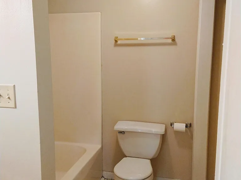 147 Amanda Ct — Photo 10