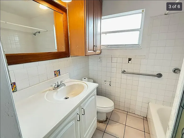 4710 NE 1st Ter #1B — Photo 8
