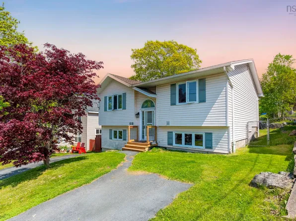 12 1/2 Mountain Rd, Halifax, NS B3N 1A2