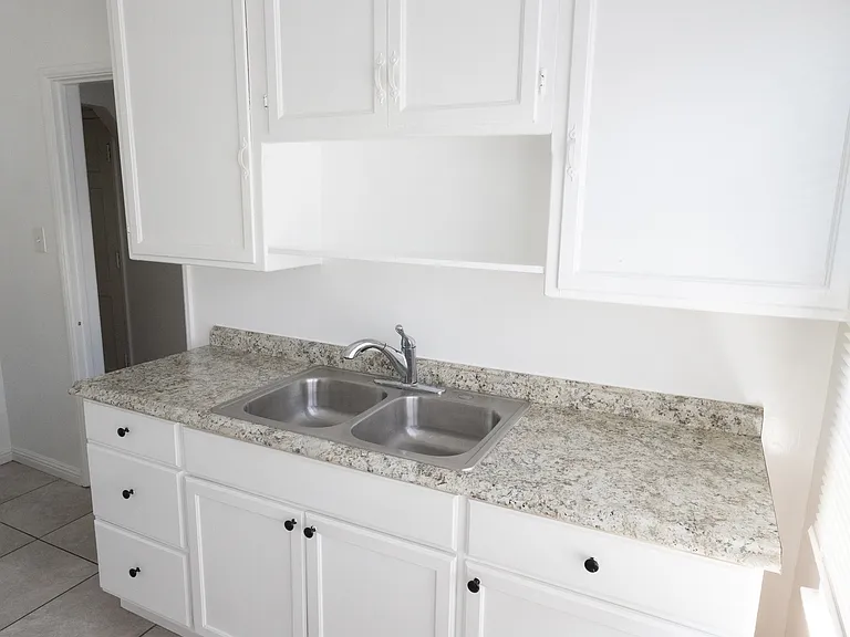 400 S Pacific Ave #402-1/2 — Photo 6
