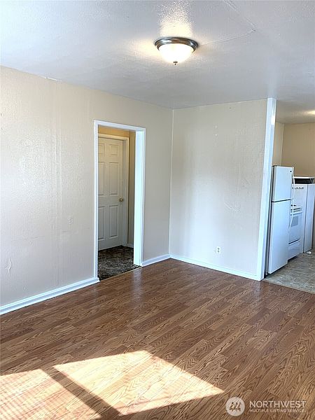 4th image of 1423 S 7th Avenue
