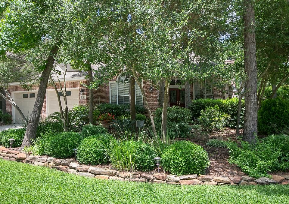 Welcome to 2 Redland Pl. in highly sought after Bethany Bend