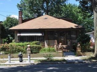 9912 199th St, Hollis, NY 11423
