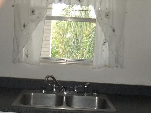 4th image of 1270 Franklin St