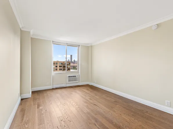 555 Main Street image 6 of 17