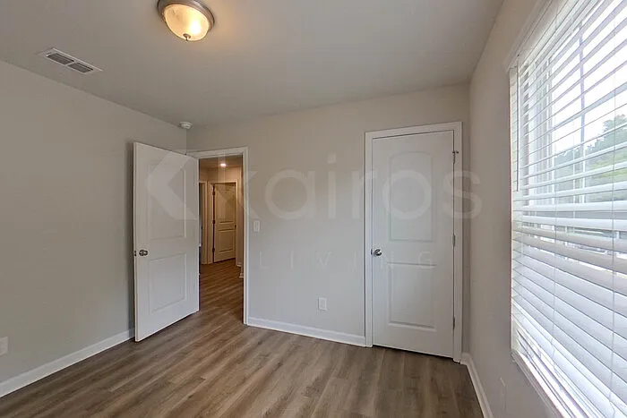 216 York Ln — Photo 10