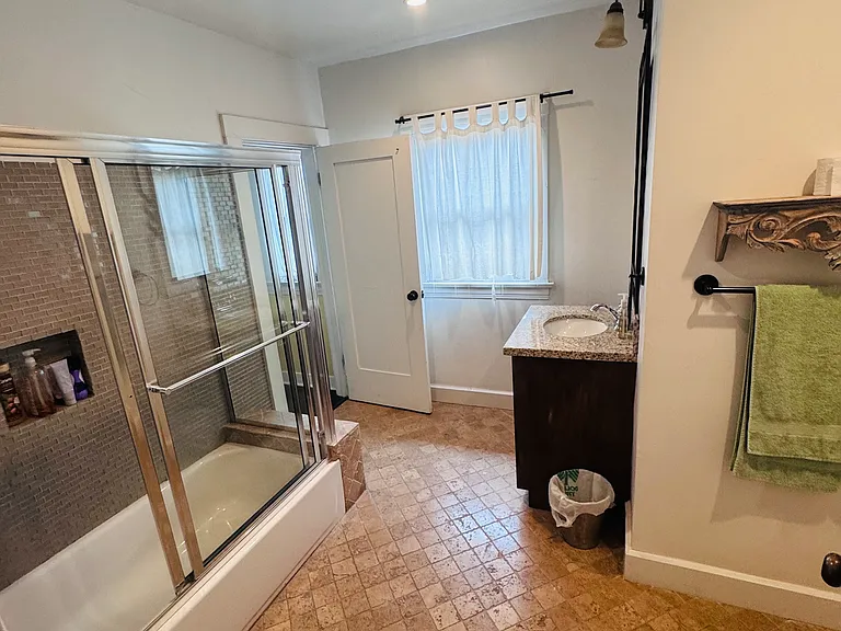 2754 Kenwood Ave #5 — Photo 23