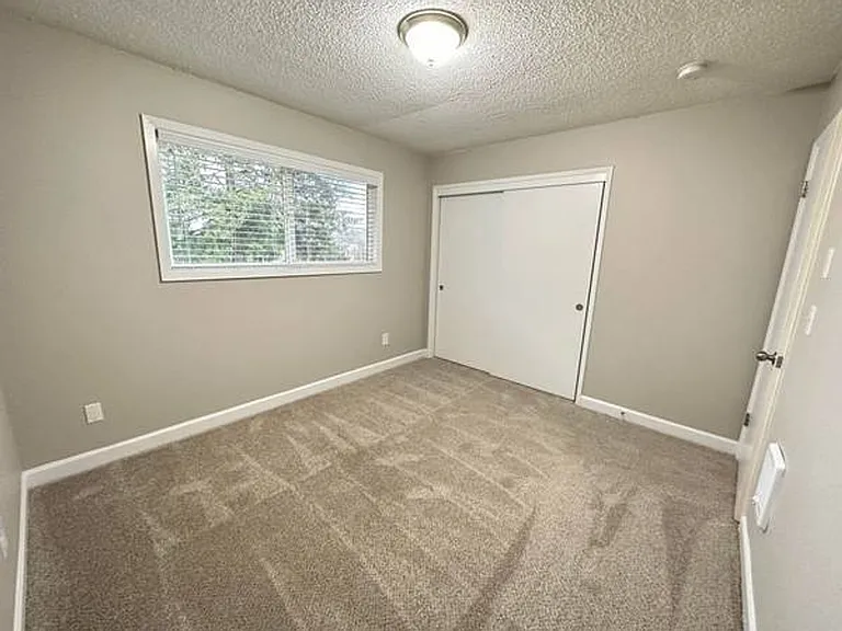12702 E Burnside St #12 — Photo 14