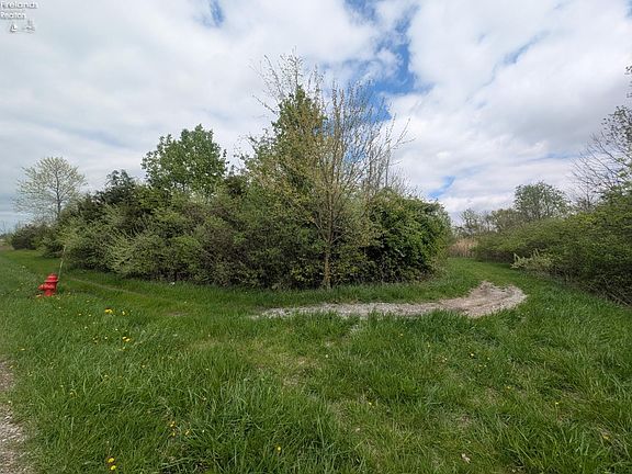5th image of 1703 S Dubbert Rd