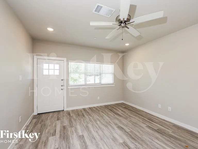 622 Ava Trl — Photo 3