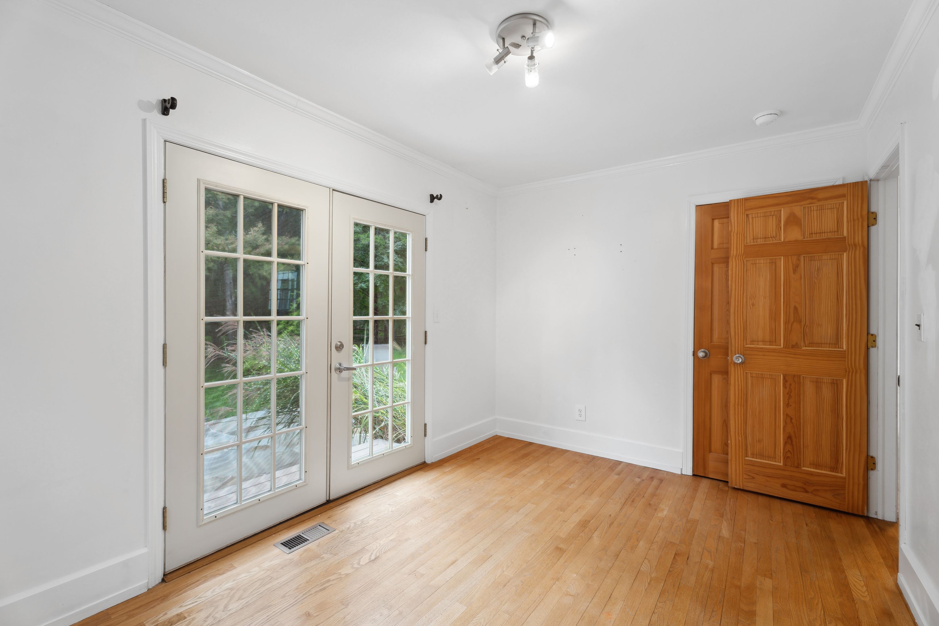 1201 Springs Fireplace Rd, East Hampton, NY 11937 Out East