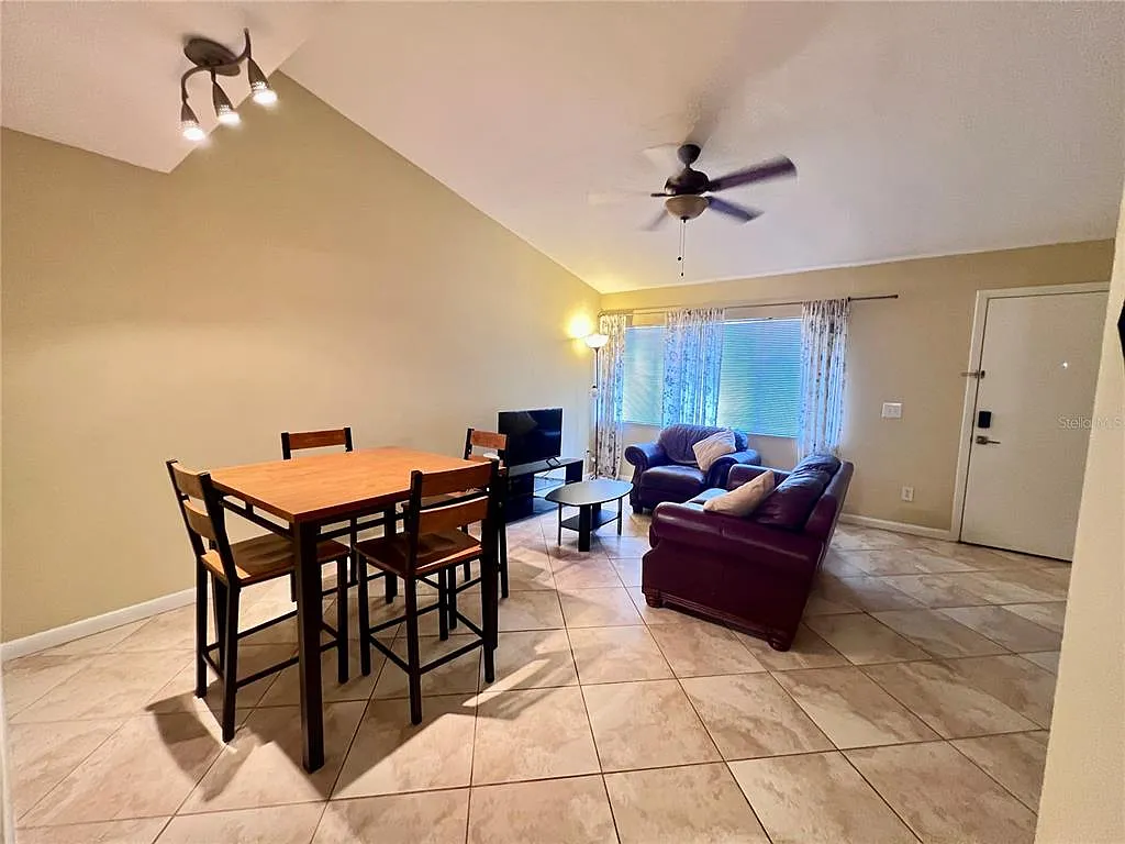 2 bed, 2.0 bath, 975 sqft, $1,300 — Photo 3