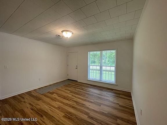 4th image of 376 Westhaven Cir